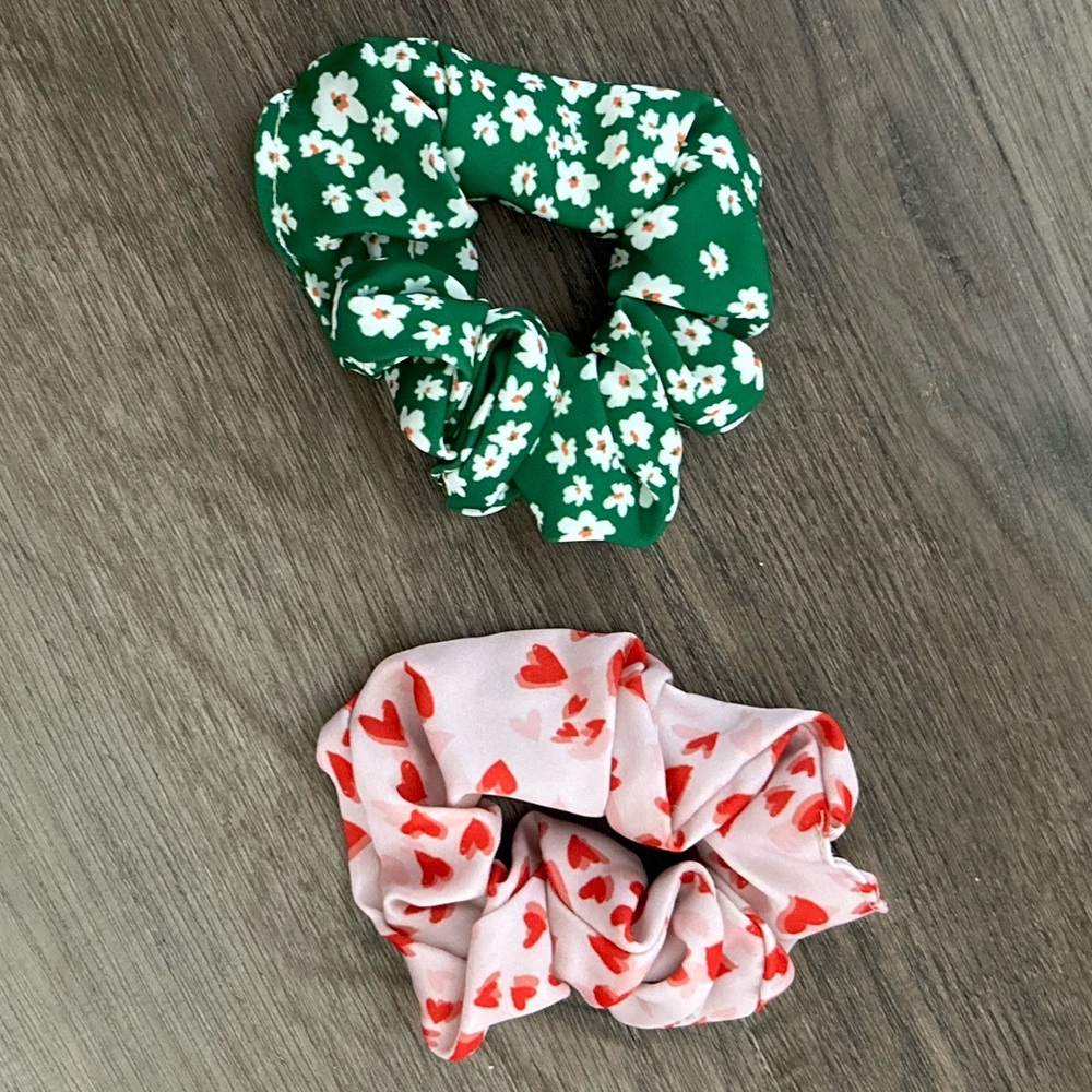 RESA Floral and Heart Patterned Scrunchies Set